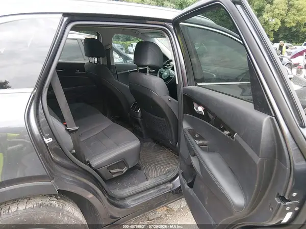 5XYPGDA37HG232255 2017 KIA SORENTO - Image 8