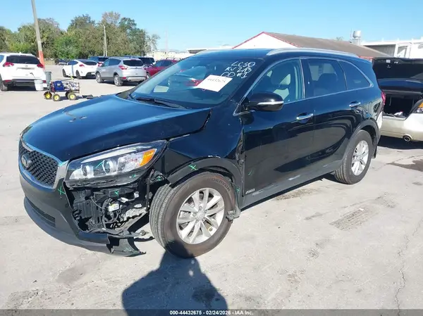 5XYPGDA37HG238864 2017 KIA SORENTO - Image 2