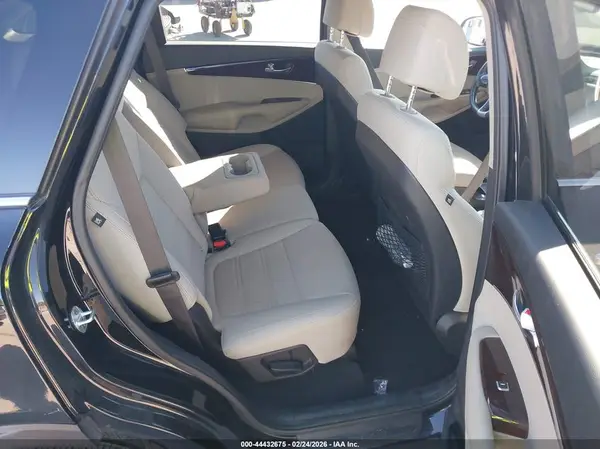 5XYPGDA37HG238864 2017 KIA SORENTO - Image 8