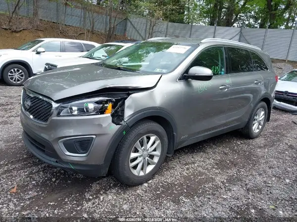5XYPGDA37HG239271 2017 KIA SORENTO - Image 2