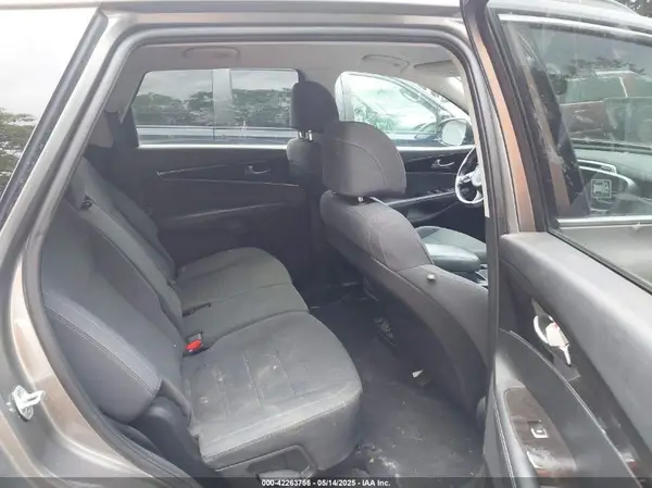 5XYPGDA37HG239271 2017 KIA SORENTO - Image 8