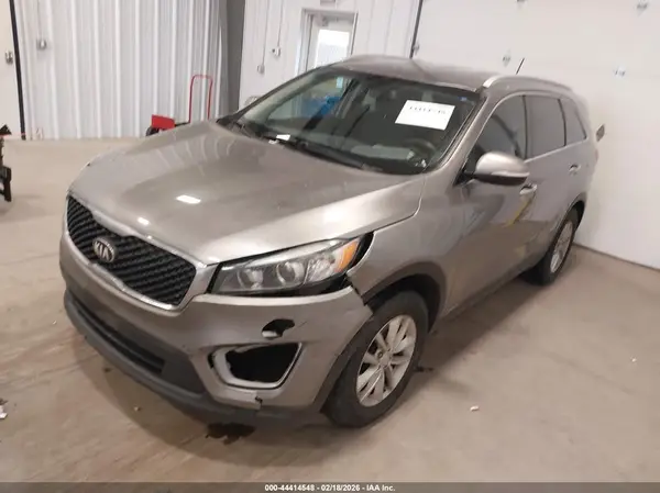 5XYPGDA37HG250352 2017 KIA SORENTO - Image 2