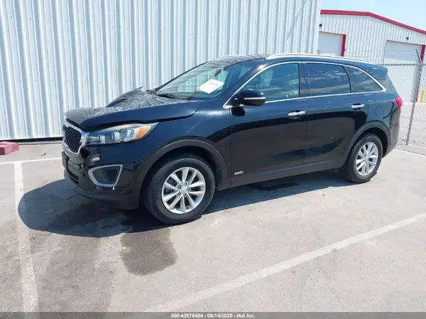 5XYPGDA37HG256717 2017 KIA SORENTO - Image 2