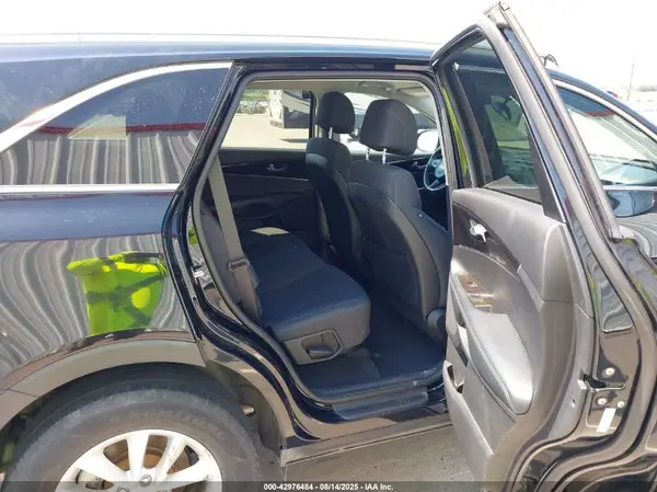 5XYPGDA37HG256717 2017 KIA SORENTO - Image 8
