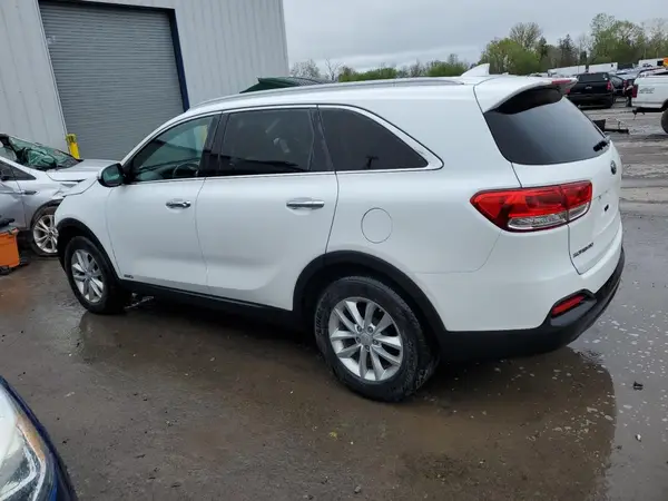 5XYPGDA37HG265238 2017 KIA SORENTO - Image 2