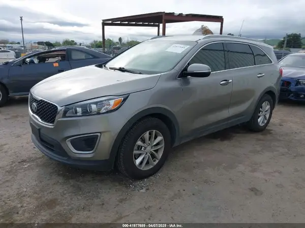 5XYPGDA37HG270827 2017 KIA SORENTO - Image 2