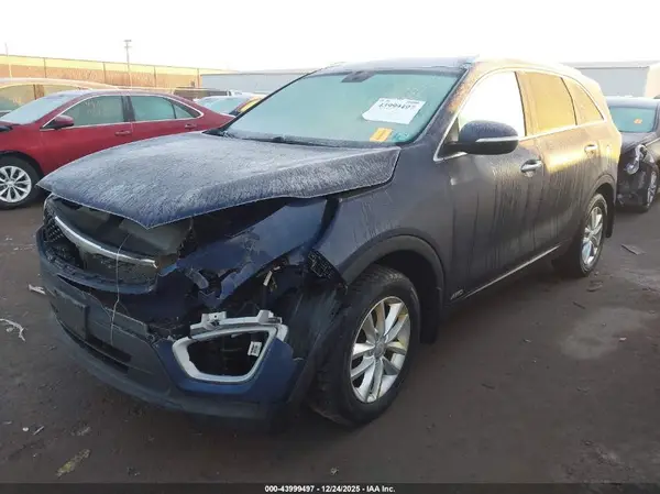 5XYPGDA37HG274005 2017 KIA SORENTO - Image 2