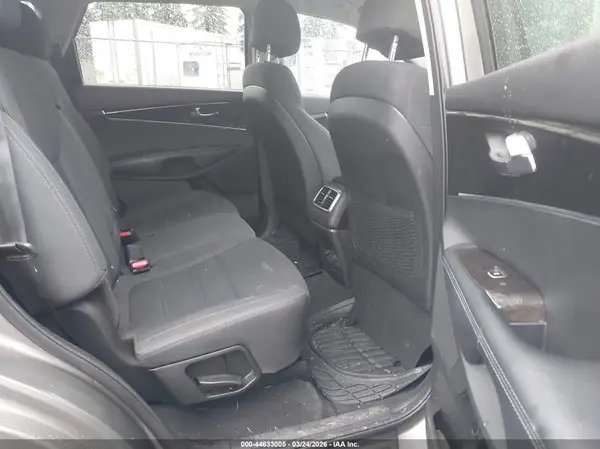 5XYPGDA37HG281083 2017 KIA SORENTO - Image 8