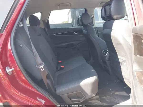 5XYPGDA37HG282153 2017 KIA SORENTO - Image 8
