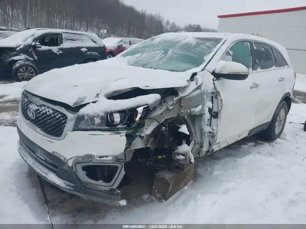 5XYPGDA37HG288938 2017 KIA SORENTO - Image 2