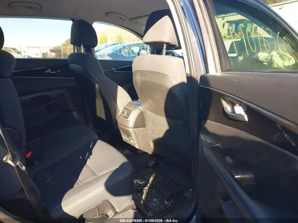 5XYPGDA37HG331173 2017 KIA SORENTO - Image 8