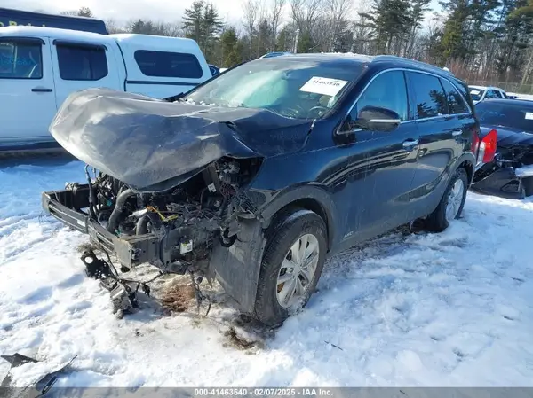 5XYPGDA37JG346083 2018 KIA SORENTO - Image 2