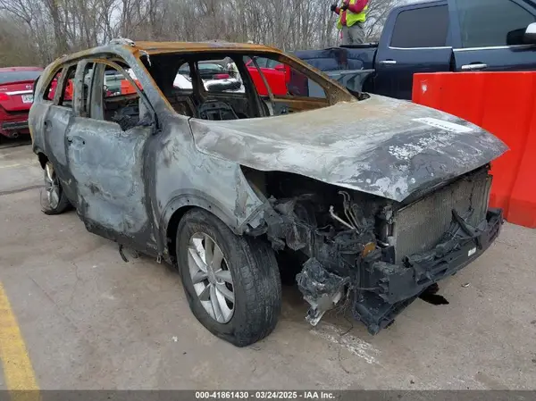 5XYPGDA37JG376152 2018 KIA SORENTO - Image 1