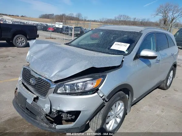 5XYPGDA37JG376605 2018 KIA SORENTO - Image 2