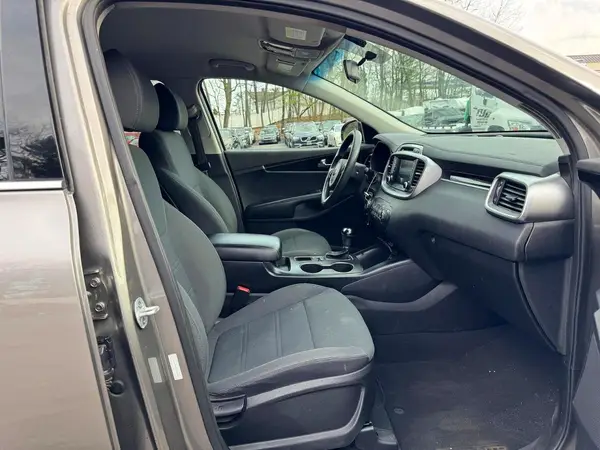 5XYPGDA37JG378967 2018 KIA SORENTO - Image 8