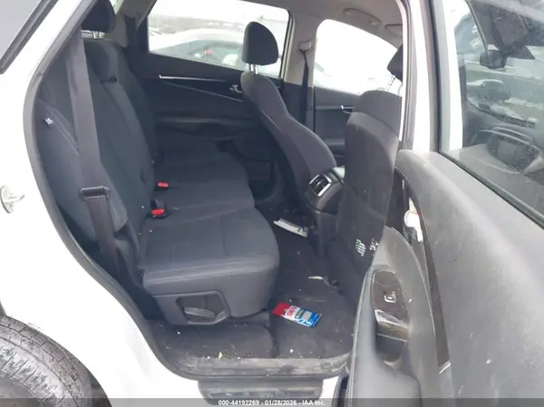 5XYPGDA37JG395610 2018 KIA SORENTO - Image 8