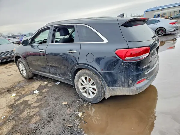 5XYPGDA37JG403723 2018 KIA SORENTO - Image 2