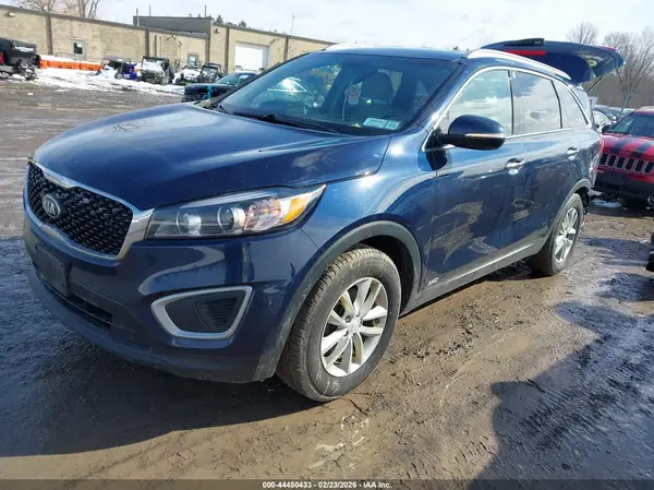 5XYPGDA37JG410655 2018 KIA SORENTO - Image 2