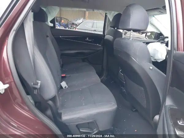5XYPGDA37JG418786 2018 KIA SORENTO - Image 8