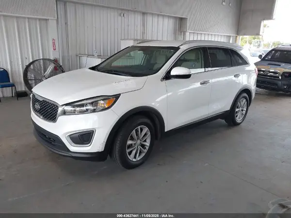 5XYPGDA37JG422983 2018 KIA SORENTO - Image 2