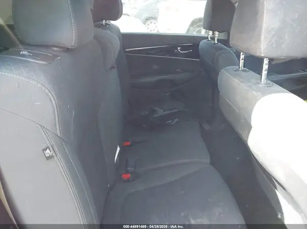 5XYPGDA37JG425172 2018 KIA SORENTO - Image 8