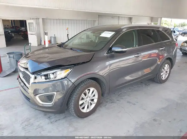 5XYPGDA37JG426600 2018 KIA SORENTO - Image 2