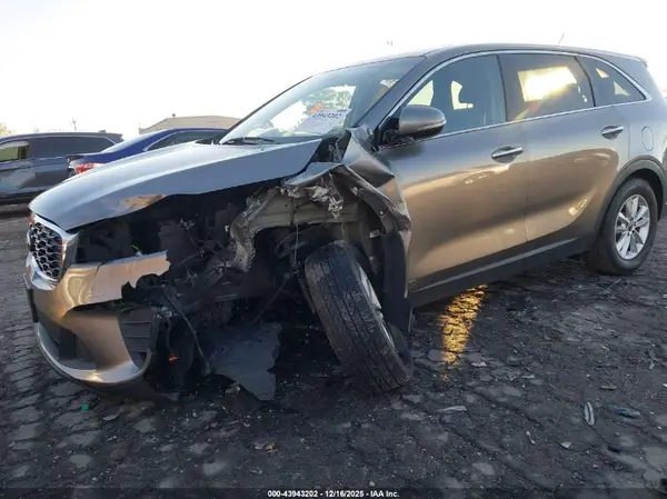 5XYPGDA37KG447867 2019 KIA SORENTO - Image 2