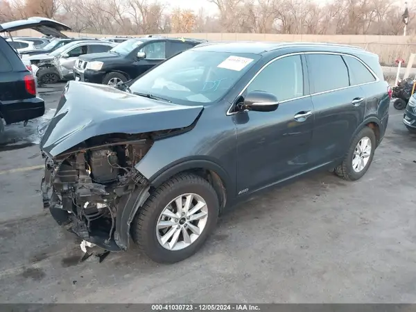 5XYPGDA37KG529646 2019 KIA SORENTO - Image 2