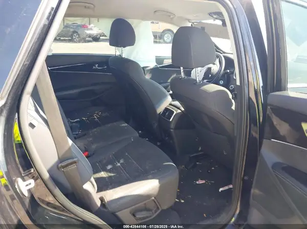 5XYPGDA37KG548276 2019 KIA SORENTO - Image 8