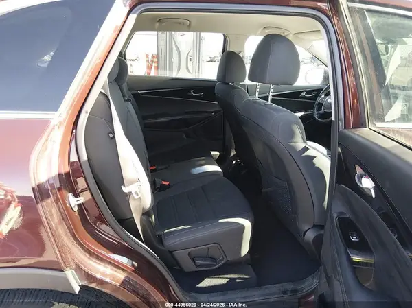 5XYPGDA37KG590981 2019 KIA SORENTO - Image 8