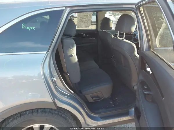 5XYPGDA37KG602255 2019 KIA SORENTO - Image 8