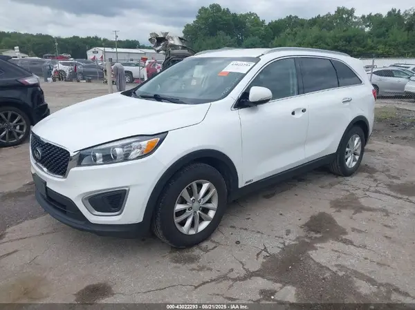 5XYPGDA38GG001833 2016 KIA SORENTO - Image 2
