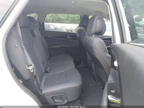 5XYPGDA38GG001833 2016 KIA SORENTO - Image 8