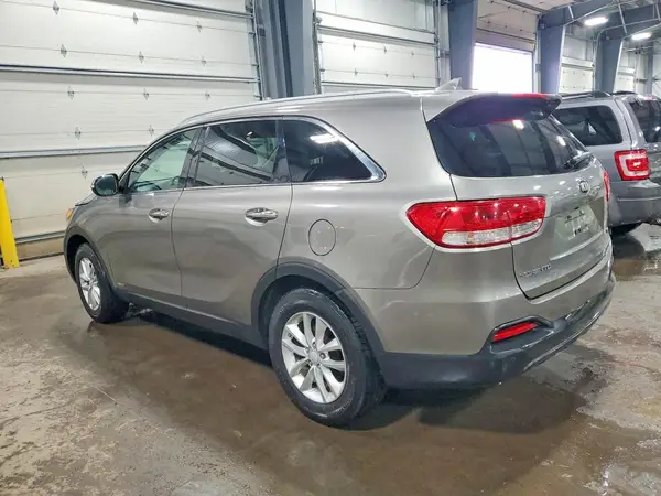 5XYPGDA38GG037604 2016 KIA SORENTO - Image 2