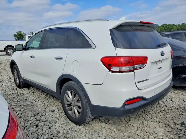 5XYPGDA38GG038929 2016 KIA SORENTO - Image 2