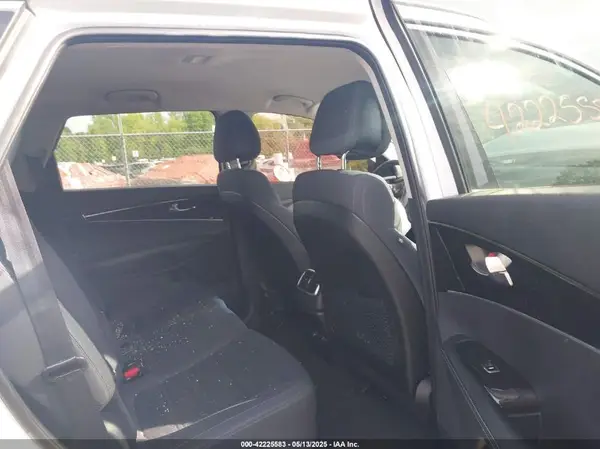 5XYPGDA38GG065497 2016 KIA SORENTO - Image 8