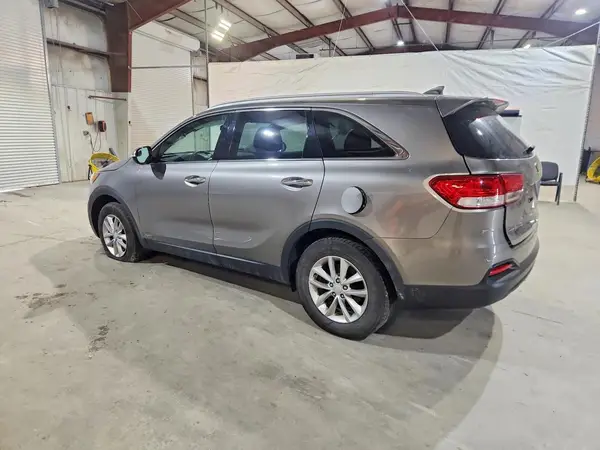 5XYPGDA38GG081537 2016 KIA SORENTO - Image 2