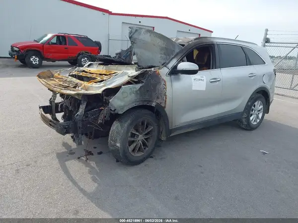 5XYPGDA38GG082980 2016 KIA SORENTO - Image 2