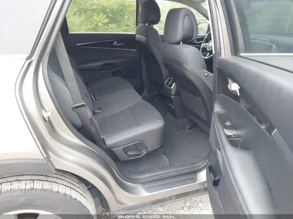 5XYPGDA38GG083692 2016 KIA SORENTO - Image 8