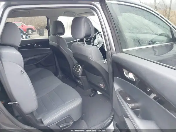 5XYPGDA38GG090139 2016 KIA SORENTO - Image 8