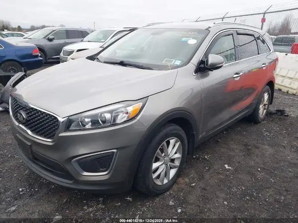 5XYPGDA38GG093266 2016 KIA SORENTO - Image 2