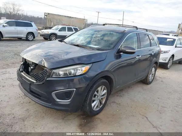 5XYPGDA38GG111877 2016 KIA SORENTO - Image 2