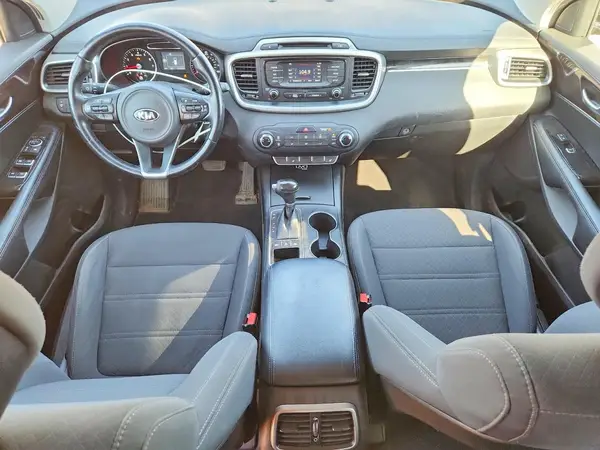 5XYPGDA38GG140327 2016 KIA SORENTO - Image 8