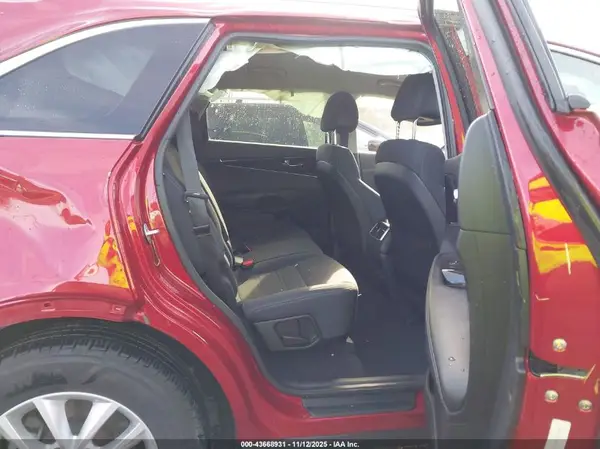 5XYPGDA38GG140831 2016 KIA SORENTO - Image 8