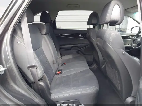 5XYPGDA38GG151831 2016 KIA SORENTO - Image 8