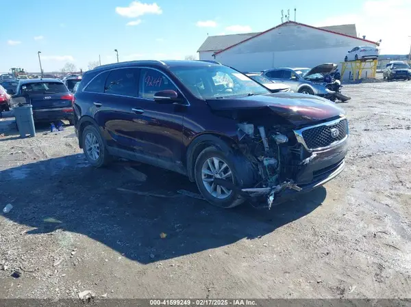 5XYPGDA38HG211818 2017 KIA SORENTO - Image 1