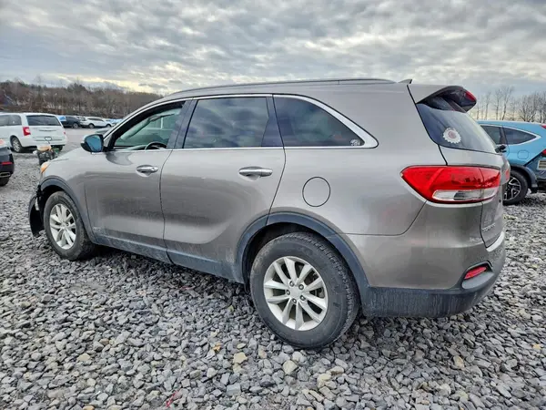 5XYPGDA38HG212564 2017 KIA SORENTO - Image 2