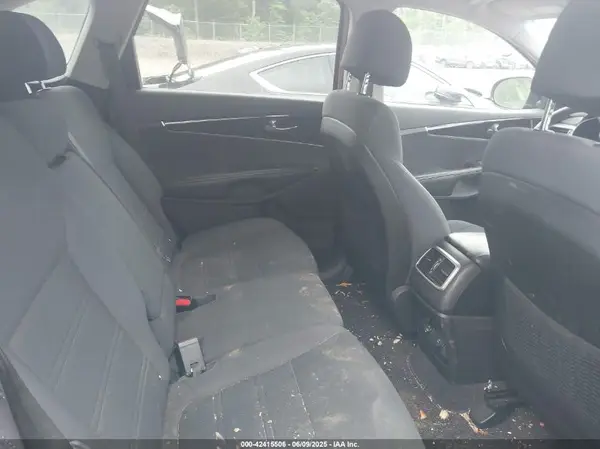 5XYPGDA38HG214721 2017 KIA SORENTO - Image 8