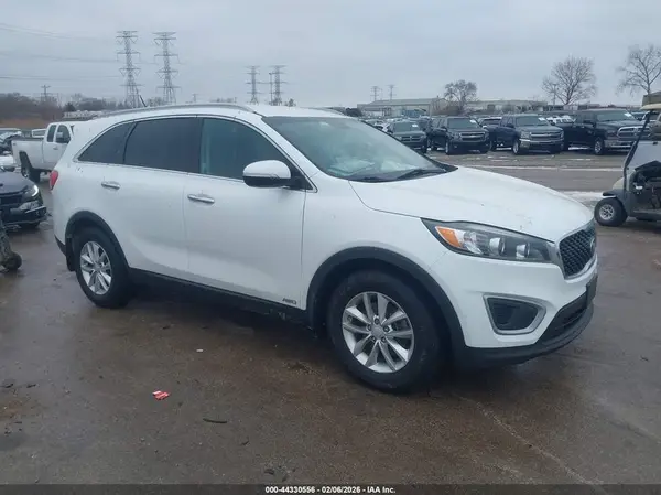 5XYPGDA38HG215500 2017 KIA SORENTO - Image 1