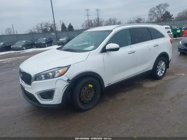 5XYPGDA38HG215500 2017 KIA SORENTO - Image 2